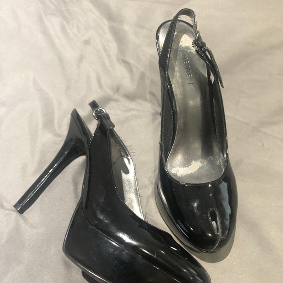 Nine West black pumps slight open toe size 7 - Picture 2 of 2